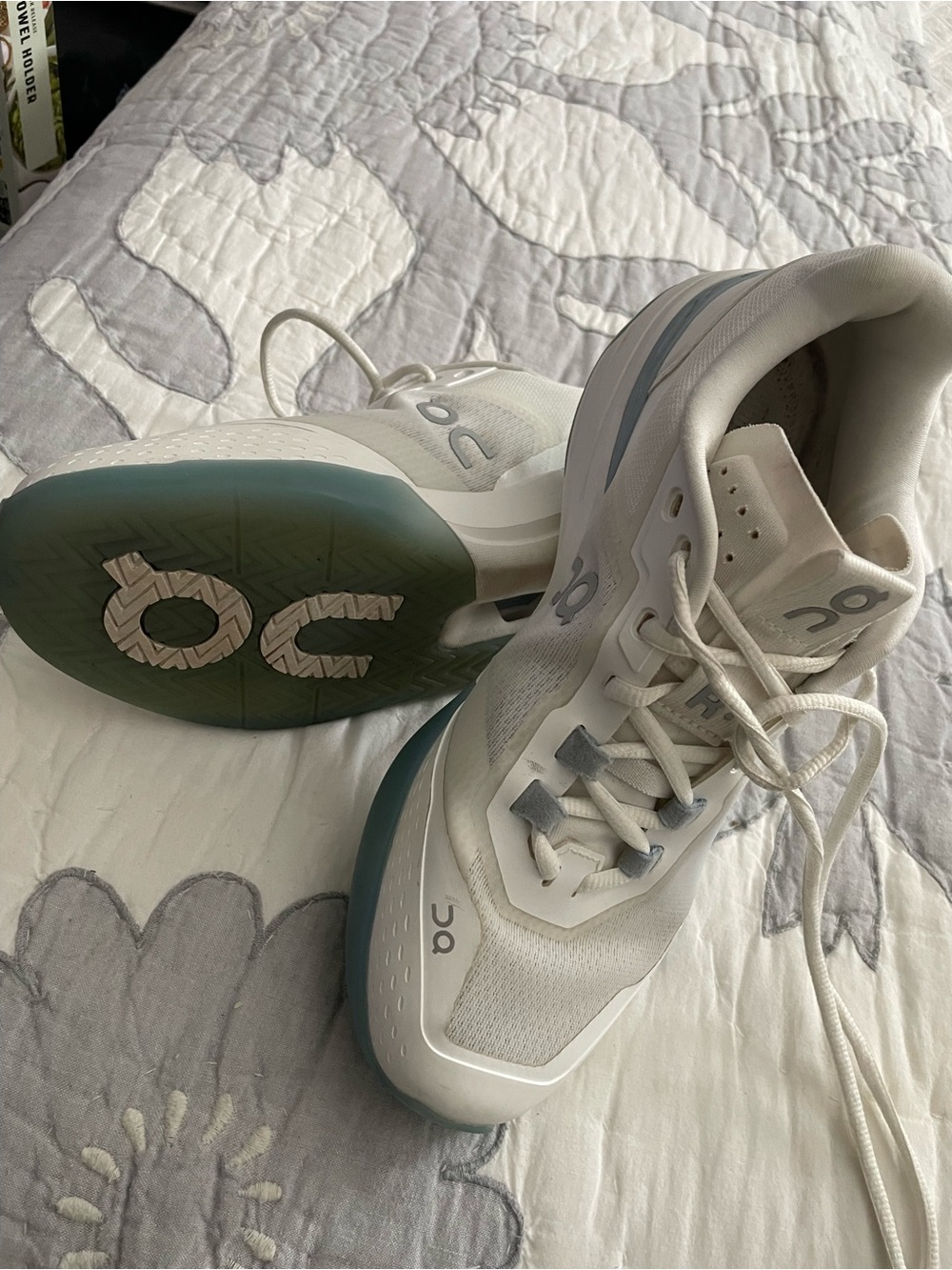 On Running The Roger Advantage Pro White with Chambray Accents - Picture 3 of 5